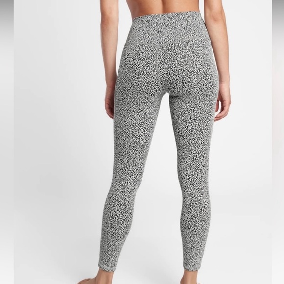 ATHLETA White Black Salutation Stash II‎ Pocket Textured 7/8 Tight Leggings ST - Picture 12 of 14